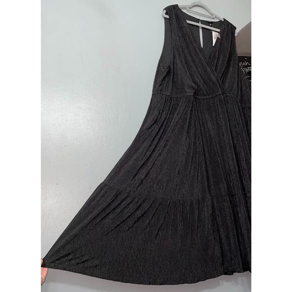 Torrid Plus Size 6 6X Black Sleeveless Crinkle Sundress Surplice Gothic Romantic - Picture 2 of 13